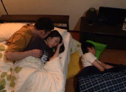 Đụ người yêu thằng bạn ngay bên cạnh nó đang ngủ