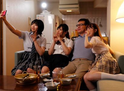 Thầy chủ nhiệm bệnh, 3 em học trò đến nhà chăm “sóc” sướng tới nóc - JAV HD Video | Javhay