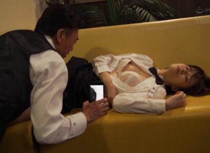 Gã quản lý đồi bại chuốc thuốc mê em nhân viên dễ thương để giở trò - JAV HD Video | Javhay